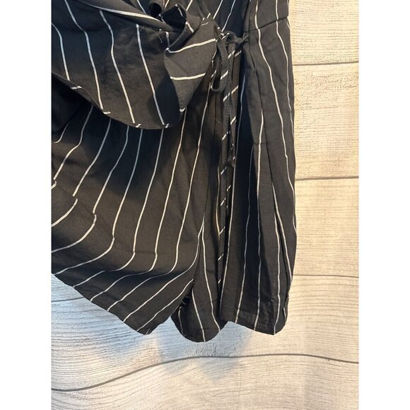 She + Sky Black & White Striped Wrap-Style Romper Size L - Picture 4 of 4